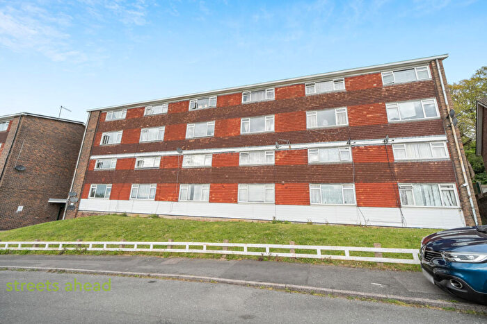 2 Bedroom Apartment For Sale In The Lawns, London, SE19