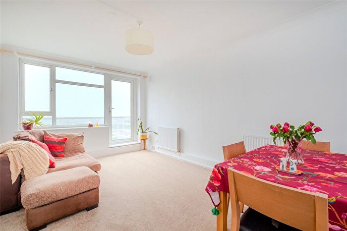 2 Bedroom Flat For Sale In Leigham Court Road, London, SW16