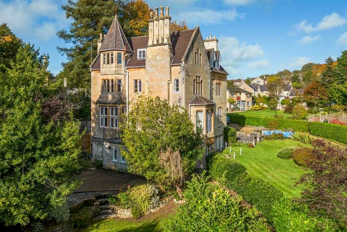 3 Bedroom Apartment To Rent In Vale Lodge, BA1