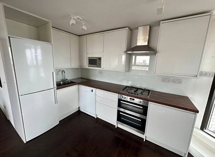 2 Bedroom Flat To Rent In Blantyre Tower, Worlds End Estate, London, SW10