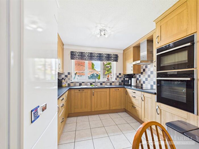 4 Bedroom Detached House For Sale In Beaconsfield Way, Frome, BA11