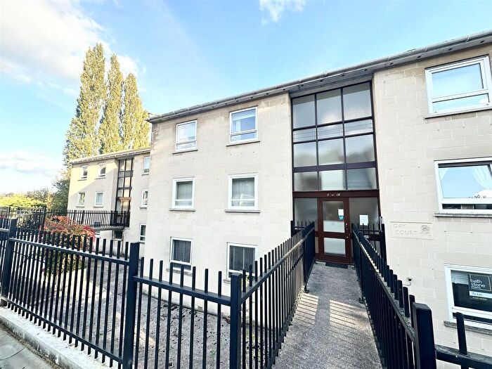 3 Bedroom Flat To Rent In Gay Court, London Road West, Bath, BA1