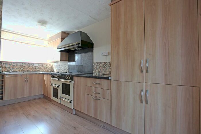 3 Bedroom Semi-Detached House To Rent In Mellow Purgess Close, Basildon, Essex, SS15