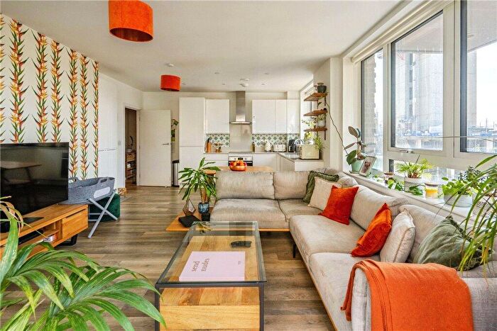 2 Bedroom Flat For Sale In Bridges Court Road, Battersea, London, SW11