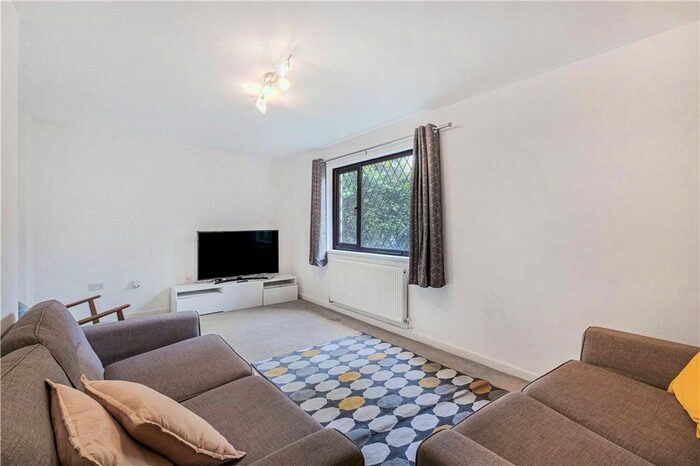 3 Bedroom Terraced House To Rent In Burbage Close, London, SE1