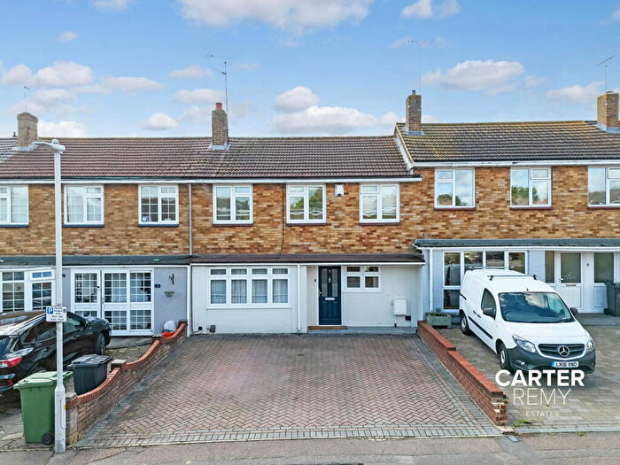 3 Bedroom Terraced House For Sale In Codenham Straight, Basildon, SS16