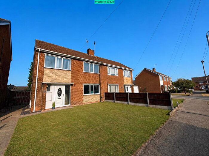 3 Bedroom Semi-Detached House For Sale In Thompson Avenue, Harworth, Doncaster, DN11