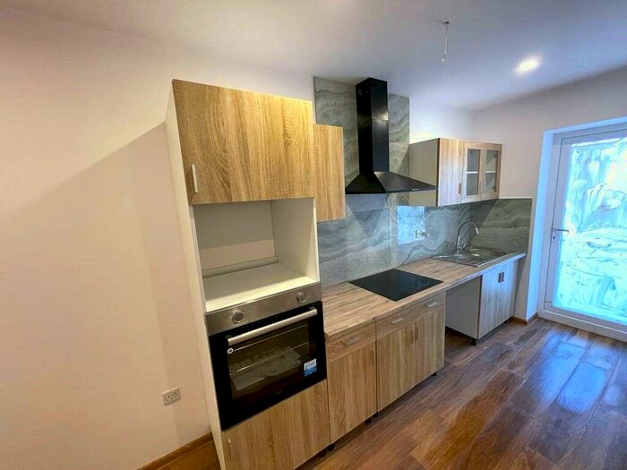 2 Bedroom Flat To Rent In Newhall Street, West Bromwich, B70