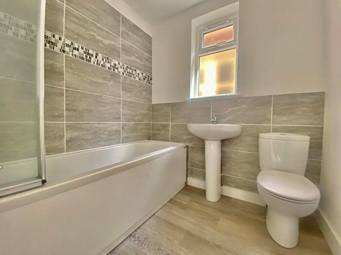 2 Bedroom Apartment To Rent In Bitterne Road, Southampton, SO18