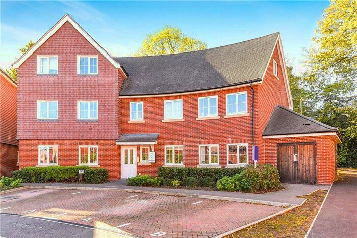 2 Bedroom Flat To Rent In Hindmarch Crescent, Hedge End, Southampton, SO30