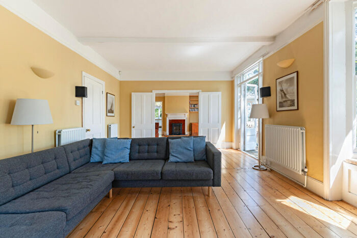5 Bedroom Detached House For Sale In Knoll Road, Godalming, GU7