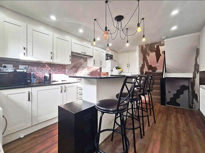 Studio To Rent In Grovelands Road, London, N15