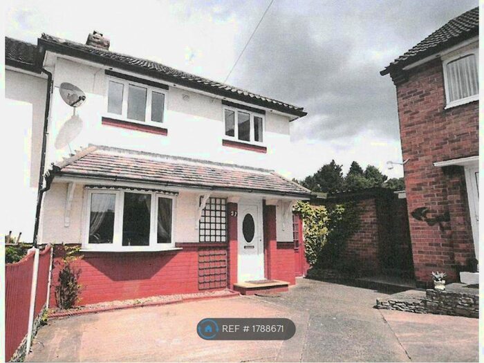 3 Bedroom End Of Terrace House To Rent In Caldecott Crescent, Whitchurch, SY13