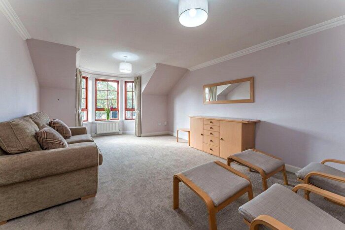 2 Bedroom Flat To Rent In Orchard Brae Avenue, Edinburgh, EH4