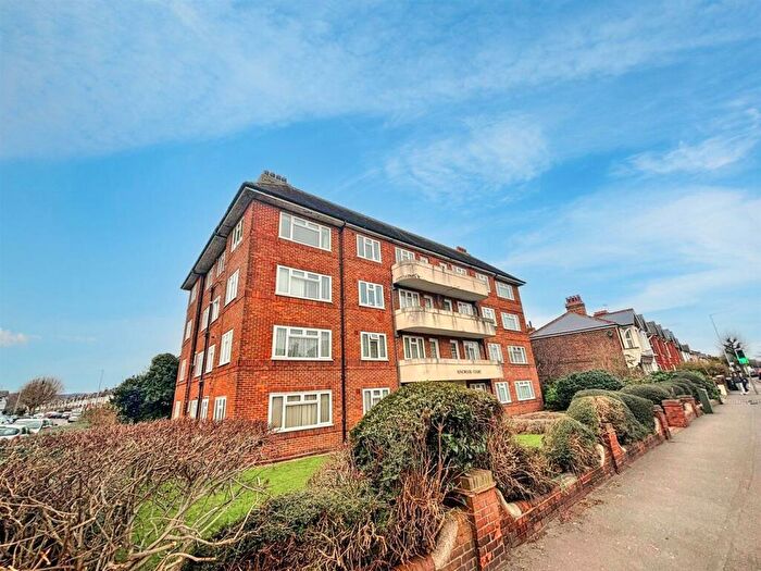 2 Bedroom Flat For Sale In Seaside, Eastbourne, BN22