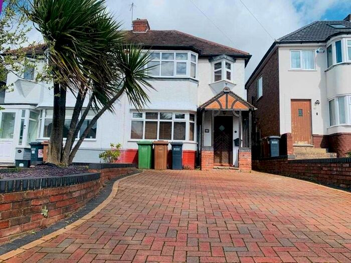 3 Bedroom Semi-Detached House To Rent In Pierce Avenue, Solihull, B92