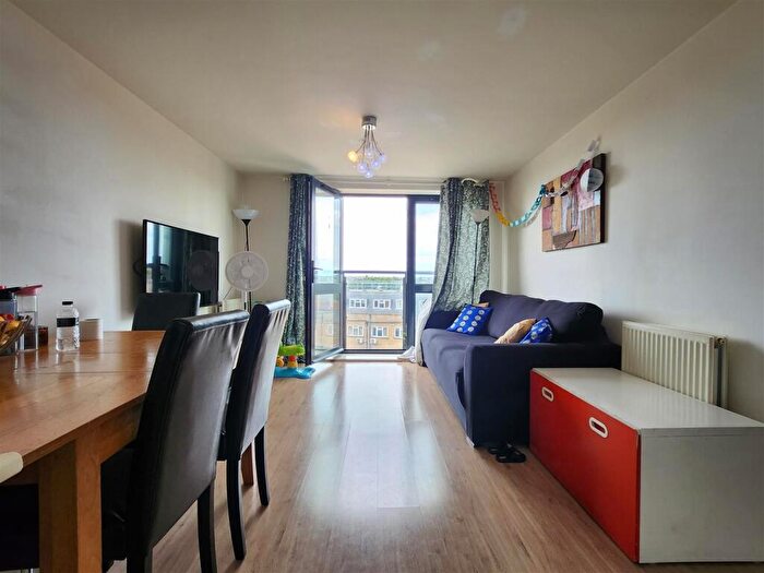 2 Bedroom Flat For Sale In Parham Drive, Ilford, IG2