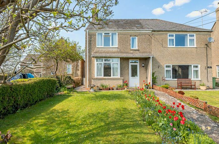 3 Bedroom Semi-Detached House For Sale In Barnway, Cirencester, Gloucestershire, GL7