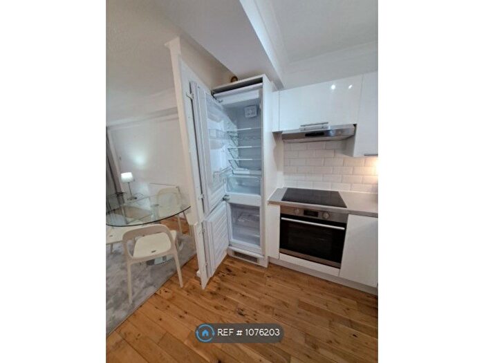 1 Bedroom Flat To Rent In Waterloo Gardens, London, N1