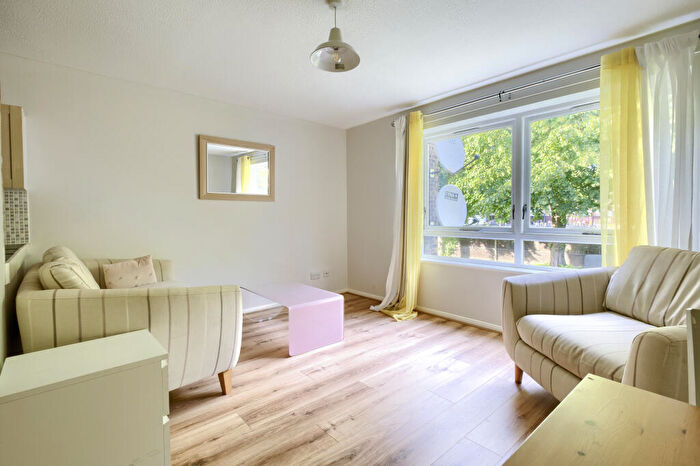 1 Bedroom Flat To Rent In Pembroke Road, Walthamstow Village, London, E17