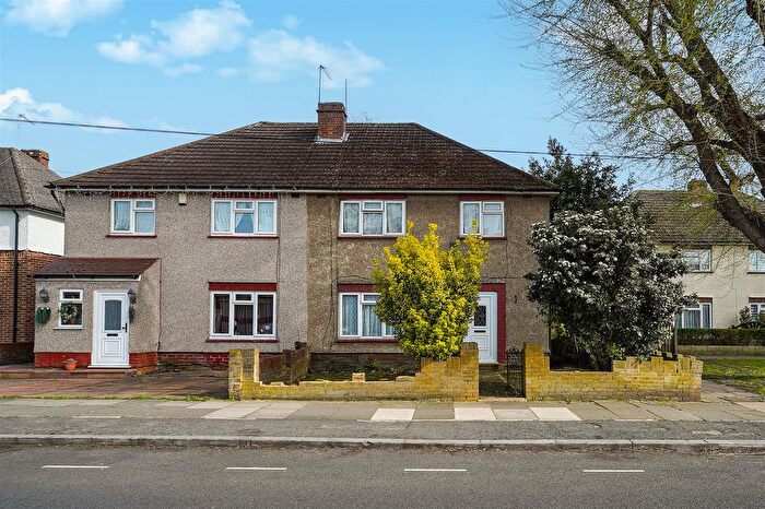 3 Bedroom Semi Detached House For Sale In Elm Road, Feltham, TW14