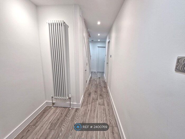 3 Bedroom Maisonette To Rent In Payne Street, London, SE8