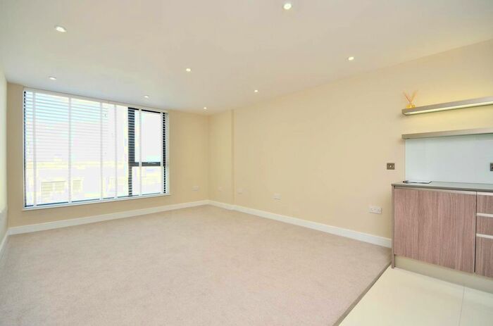 2 Bedroom Flat To Rent In Leapale Lane, Guildford, GU1