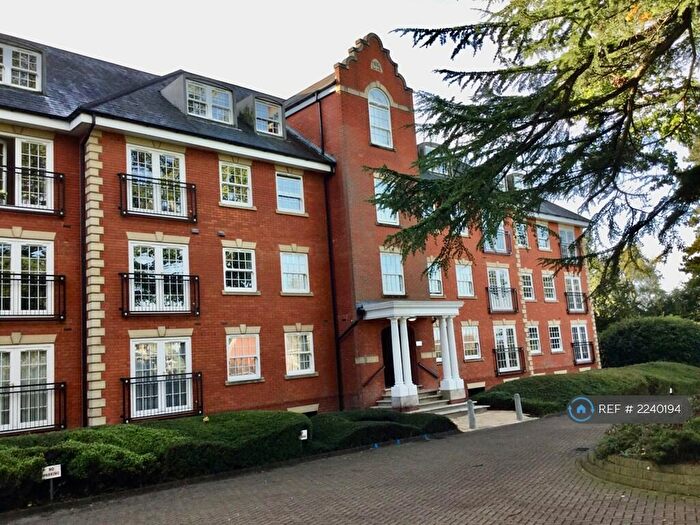2 Bedroom Flat To Rent In Montague Close, Wokingham, RG40
