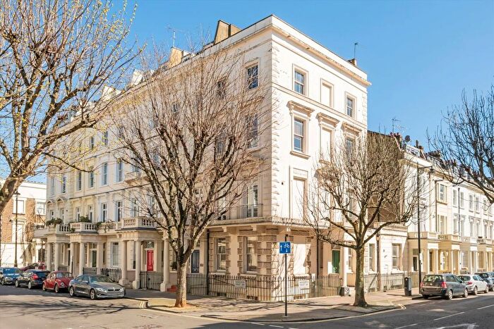 3 Bedroom Flat To Rent In Gloucester Street, London, SW1V