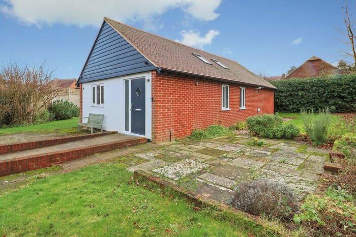 1 Bedroom Detached Bungalow To Rent In Wingham, CT3