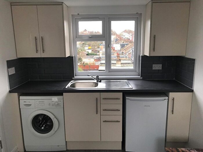 Studio To Rent In Green Lanes, London, N8