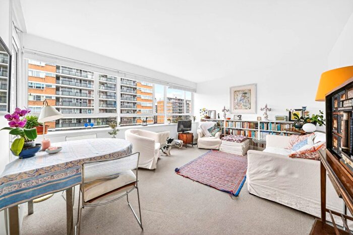 2 Bedroom Flat For Sale In Churchill Gardens, London, SW1V