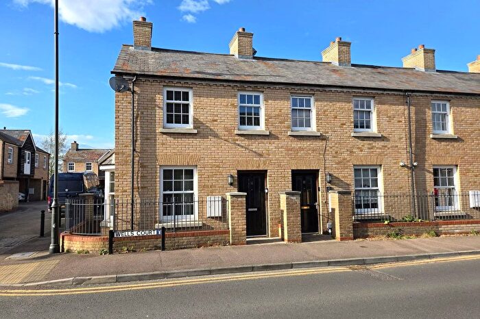 2 Bedroom End Terrace House For Sale In Church Street, Biggleswade, Bedfordshire, SG18