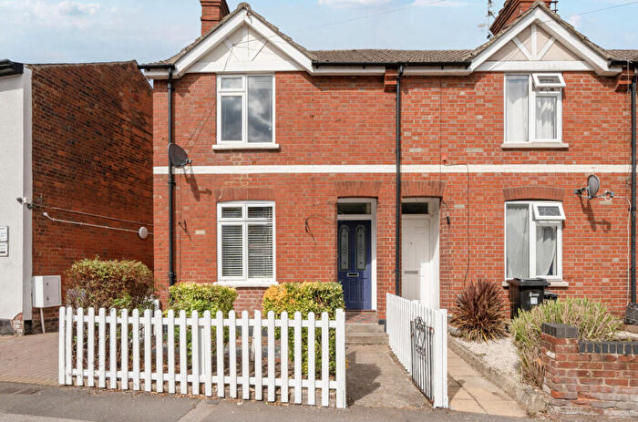 3 Bedroom End Of Terrace House For Sale In Easthampstead Road, Wokingham, Berkshire, RG40