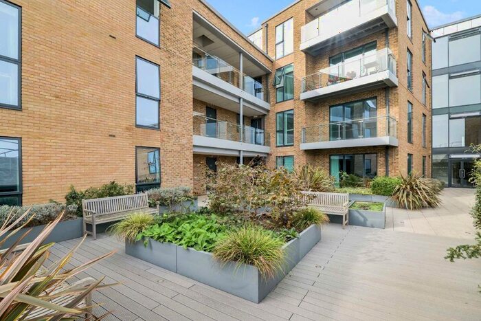 2 Bedroom Flat To Rent In Banister Road, London, W10