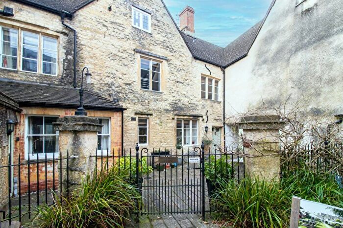 1 Bedroom Town House To Rent In Gloucester Street, Cirencester, Gloucestershire, GL7