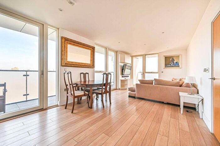 2 Bedroom Flat To Rent In Robsart Street, Brixton, London, SW9