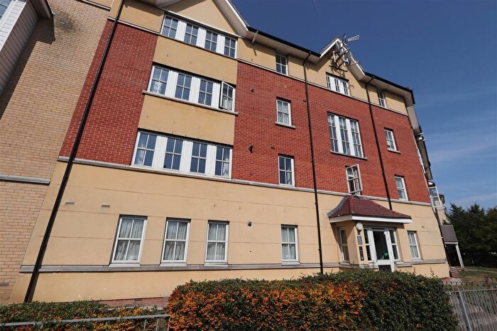 2 Bedroom Flat To Rent In Gainsborough Close, Basildon, SS14