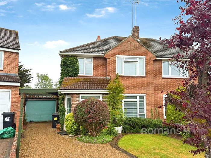 3 Bedroom Semi Detached House For Sale In Falstaff Avenue, Earley, Reading, RG6