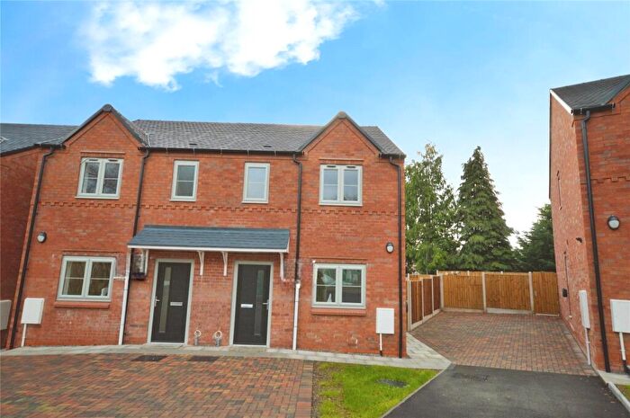 3 Bedroom Semi-Detached House For Sale In Kilnstone Close, Church Gresley, Swadlincote, Derbyshire, DE11