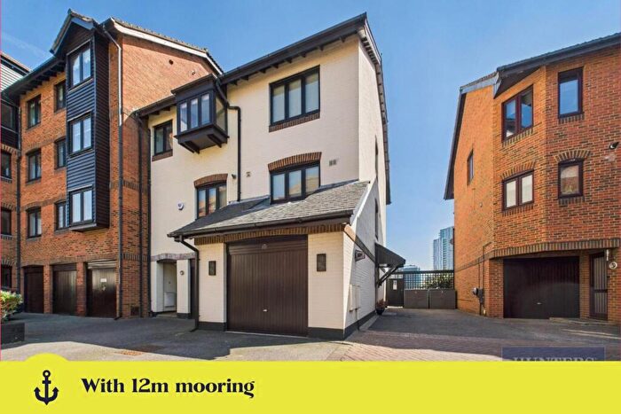 3 Bedroom Town House For Sale In Moorhead Court, Ocean Village, SO14