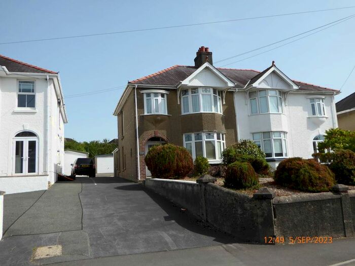 3 Bedroom Semi-Detached House To Rent In Lime Grove Avenue, Carmarthen, SA31