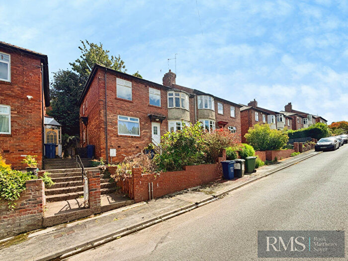 2 Bedroom Flat For Sale In Shaftesbury Grove, Newcastle Upon Tyne, NE6