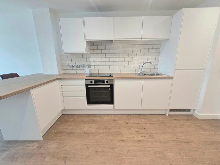 1 Bedroom Flat To Rent In Cow Green, Halifax, HX1