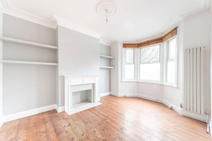 2 Bedroom Maisonette For Sale In Hillside, Harlesden, London, NW10
