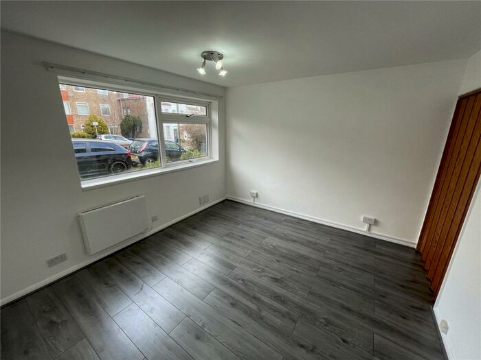 1 Bedroom Apartment To Rent In Tudor Court, Park Road, High Barnet, Hertfordshire, EN5