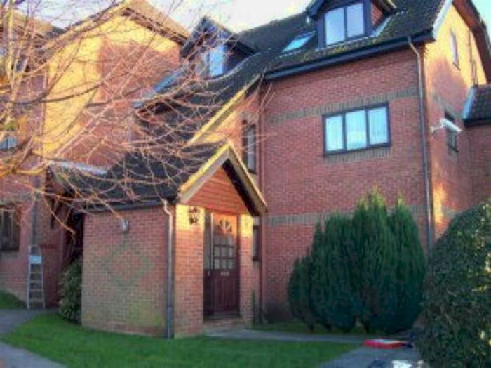 2 Bedroom Flat To Rent In Hambleberry Court, Reading, RG31