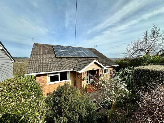 4 Bedroom Detached House For Sale In Calbourne Road, Newport, PO30