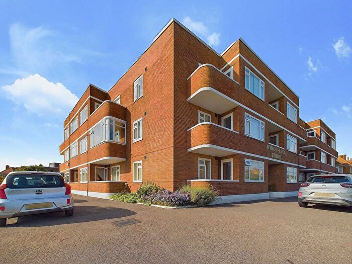 2 Bedroom Flat For Sale In Winchelsea Court, Winchelsea Gardens, Worthing, BN11