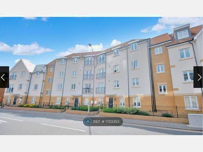 2 Bedroom Flat To Rent In South Street, Bishops Stortford, CM23